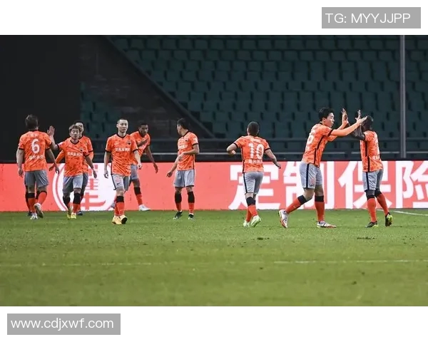 赛后分析：深圳足球队与重庆足球队在比赛中的战术灵活性对比探讨